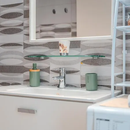 Greta Pool & Wifi & Gardenview & 24h Security Apartment *